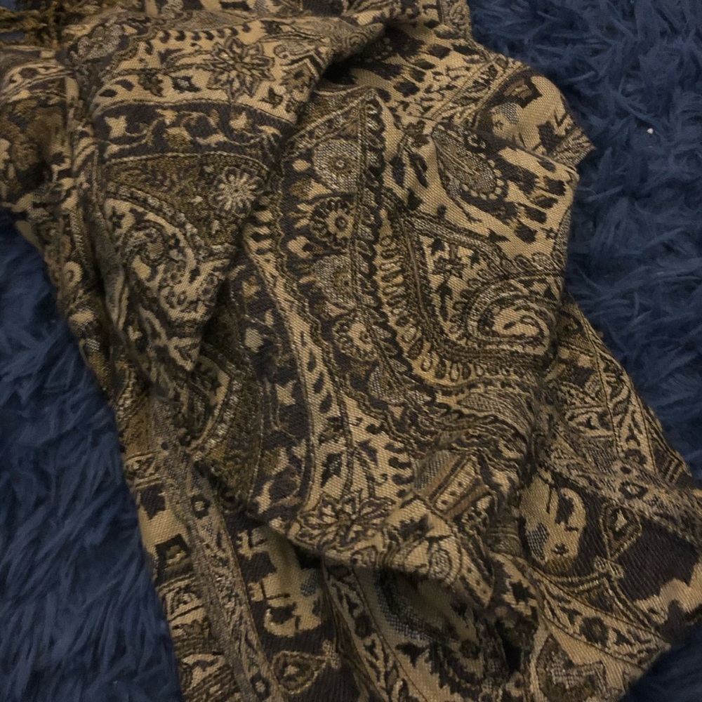 incredibly detailed scarf